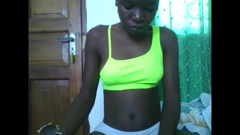 petitesweetchiq online show from 11-20-25, 08:25