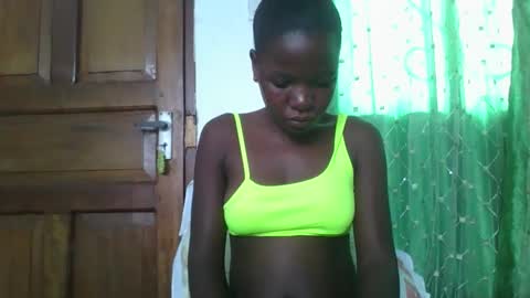 petitesweetchiq online show from 12-17-25, 05:13