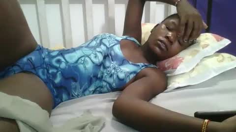 petitesweetchiq online show from 12-19-25, 11:01