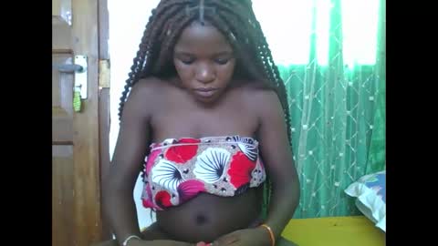 petitesweetchiq online show from 03-04-26, 07:25