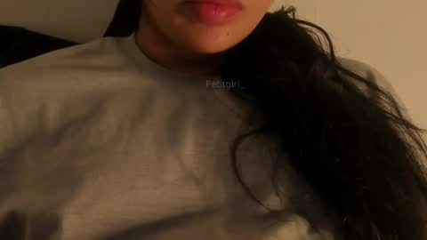 Snapshot of petitgirl_ chatting on 10-20-25, 05:24 J A S S online show from 10-20-25, 05:24