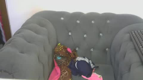 petitpearl online show from 01-25-25, 05:40