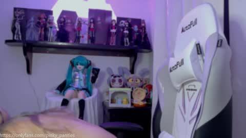 Snapshot of petra_butterfly chatting on 03-04-26, 12:38 i.. .U can call me Nick .... Help me to reach 200 thumbs up online show from 03-04-26, 12:38