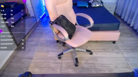 Snapshot of pettit_courtny chatting on 12-19-24, 02:23 Pettit Courtny online show from 12-19-24, 02:23