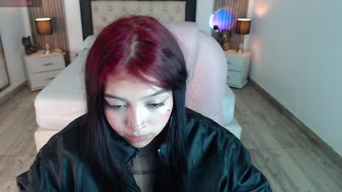 Snapshot of pettit_courtny chatting on 01-09-25, 09:59 Pettit Courtny online show from 01-09-25, 09:59