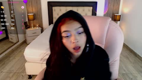 Snapshot of pettit_courtny chatting on 01-17-25, 07:30 Pettit Courtny online show from 01-17-25, 07:30