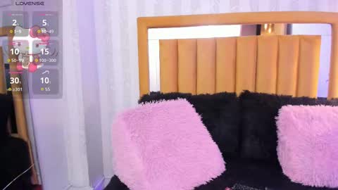 Snapshot of pettit_courtny chatting on 09-19-25, 09:26 Pettit Courtny online show from 09-19-25, 09:26