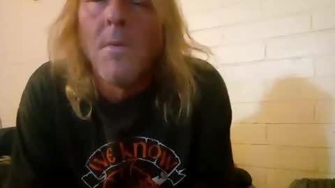 Snapshot of pevinu chatting on 09-28-25, 01:55 Hugh Pervert online show from 09-28-25, 01:55