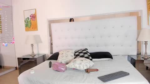 Snapshot of peyton_louise chatting on 10-07-25, 12:02 Peyton online show from 10-07-25, 12:02