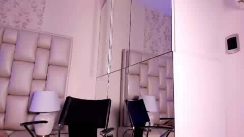 Snapshot of peyton_louise chatting on 10-29-25, 11:45 Peyton online show from 10-29-25, 11:45