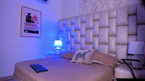 Snapshot of peyton_louise chatting on 11-01-25, 11:45 Peyton online show from 11-01-25, 11:45