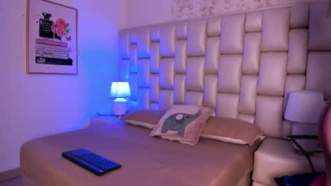 Snapshot of peyton_louise chatting on 11-09-25, 12:25 Peyton online show from 11-09-25, 12:25