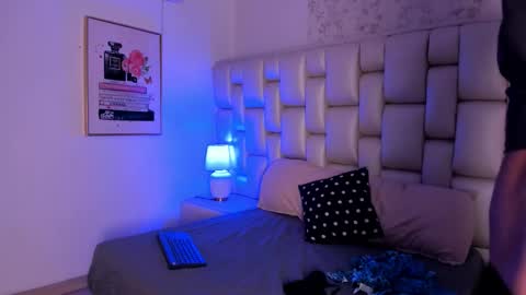 Snapshot of peyton_louise chatting on 11-17-25, 12:00 Peyton online show from 11-17-25, 12:00