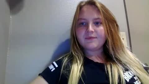 Snapshot of phatassblond chatting on 12-08-24, 12:29 PhatAssBlond online show from 12-08-24, 12:29