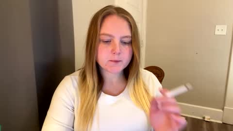 Snapshot of phatassblond chatting on 01-25-25, 05:40 PhatAssBlond online show from 01-25-25, 05:40