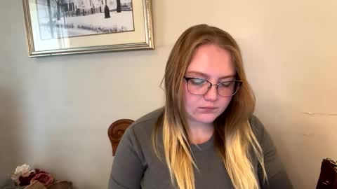 Snapshot of phatassblond chatting on 01-28-25, 06:07 PhatAssBlond online show from 01-28-25, 06:07