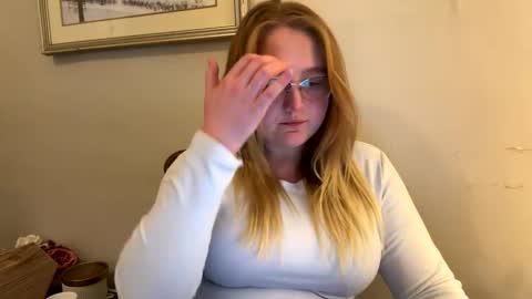 Snapshot of phatassblond chatting on 01-29-25, 09:17 PhatAssBlond online show from 01-29-25, 09:17