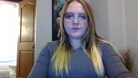 Snapshot of phatassblond chatting on 02-09-25, 09:49 PhatAssBlond online show from 02-09-25, 09:49