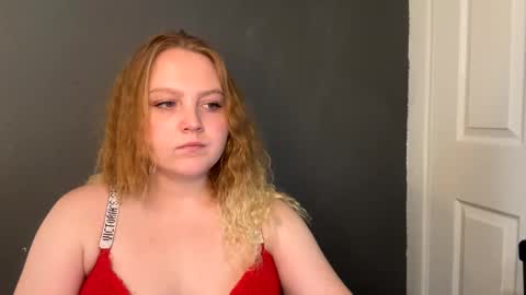 Snapshot of phatassblond chatting on 02-26-25, 09:16 PhatAssBlond online show from 02-26-25, 09:16