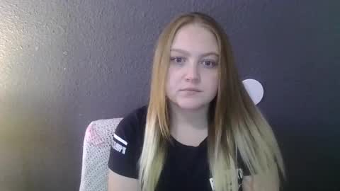 Snapshot of phatassblond chatting on 02-28-25, 05:26 PhatAssBlond online show from 02-28-25, 05:26
