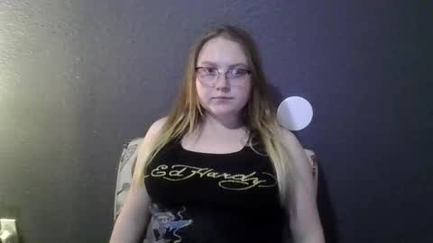 Snapshot of phatassblond chatting on 03-08-25, 12:33 PhatAssBlond online show from 03-08-25, 12:33