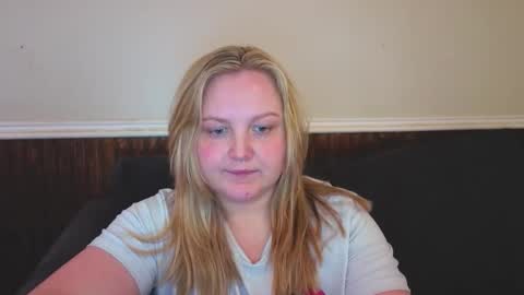 Snapshot of phatassblond chatting on 02-18-26, 08:05 PhatAssBlond online show from 02-18-26, 08:05