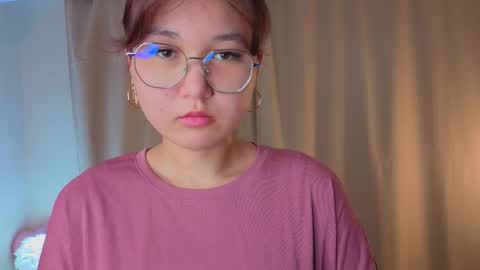 Snapshot of phebenogowski chatting on 11-19-25, 04:34 Jenny online show from 11-19-25, 04:34