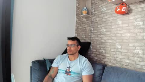 Snapshot of philipe_inzagui chatting on 10-16-25, 09:27 Philipe online show from 10-16-25, 09:27