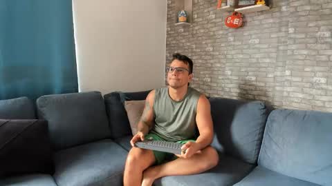 Snapshot of philipe_inzagui chatting on 10-27-25, 08:57 Philipe online show from 10-27-25, 08:57