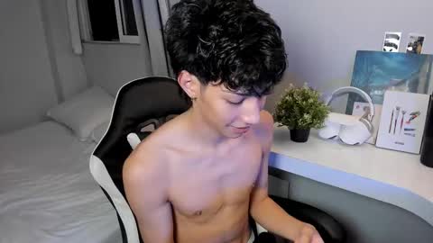 Phil.   INDEPENDENT MODEL online show from 01-08-26, 06:26