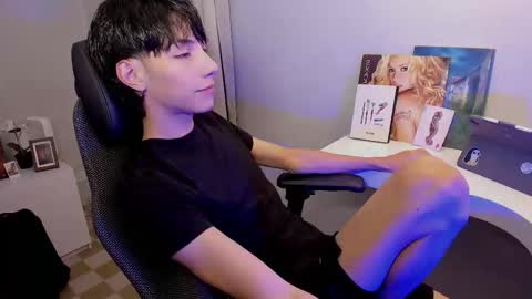 Phil.   INDEPENDENT MODEL online show from 03-22-26, 02:48