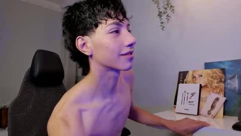 Snapshot of philipe_moonlight_ chatting on 04-23-26, 05:19 Phil. INDEPENDENT MODEL online show from 04-23-26, 05:19