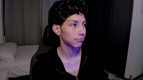 Snapshot of philipe_moonlight_ chatting on 05-18-26, 03:35 Phil. INDEPENDENT MODEL online show from 05-18-26, 03:35