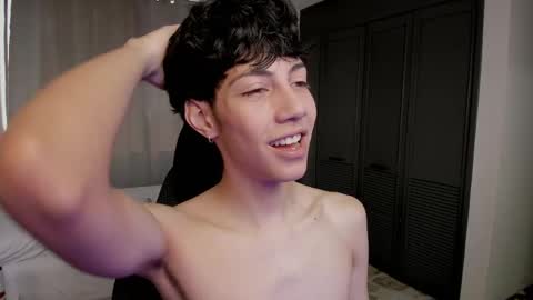 Phil.   INDEPENDENT MODEL online show from 05-19-26, 07:09
