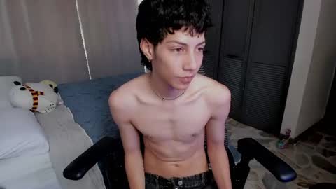 Phil.   INDEPENDENT MODEL online show from 06-15-26, 05:26