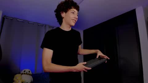 Phil.   INDEPENDENT MODEL online show from 07-09-26, 04:05