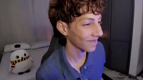 Phil.   INDEPENDENT MODEL online show from 08-09-26, 04:17