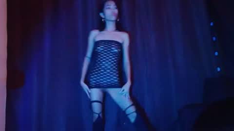 Online at weekends Friday to Sunday online show from 09-30-25, 09:25