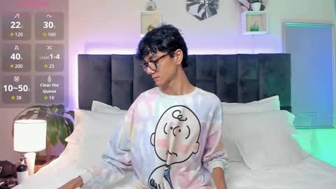 Snapshot of phillicious_ chatting on 10-04-25, 09:46 Phillip online show from 10-04-25, 09:46