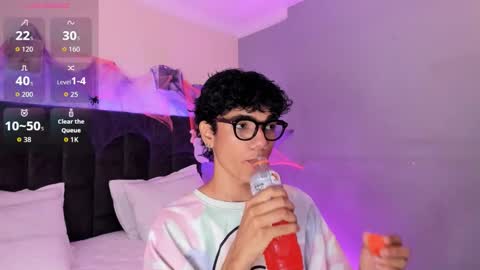 Snapshot of phillicious_ chatting on 10-12-25, 08:52 Phillip online show from 10-12-25, 08:52