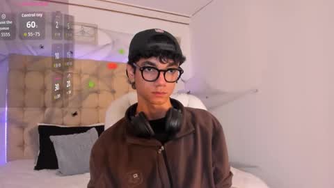 Snapshot of phillicious_ chatting on 10-15-25, 12:00 Phillip online show from 10-15-25, 12:00