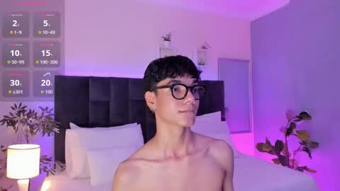 Snapshot of phillicious_ chatting on 11-08-25, 10:30 Phillip online show from 11-08-25, 10:30