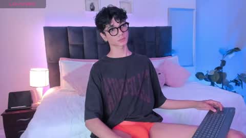 Snapshot of phillicious_ chatting on 05-22-26, 10:04 Phillip online show from 05-22-26, 10:04