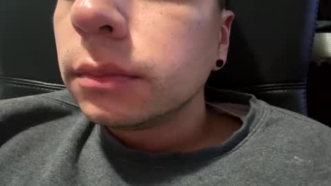 Snapshot of phillip_112233 chatting on 10-19-25, 05:30 phillip_112233 online show from 10-19-25, 05:30