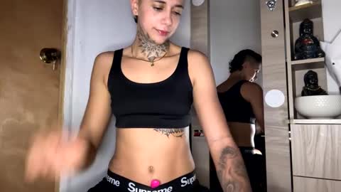 Snapshot of phillip_brownn chatting on 10-07-25, 12:13 PHILLIP online show from 10-07-25, 12:13