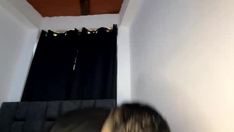 Snapshot of phillip_brownn chatting on 10-19-25, 02:07 PHILLIP online show from 10-19-25, 02:07