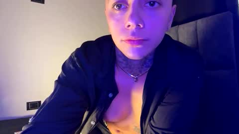 Snapshot of phillip_brownn chatting on 12-03-25, 12:25 PHILLIP online show from 12-03-25, 12:25