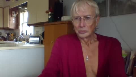 Snapshot of phillipa1023 chatting on 11-15-25, 05:42 phillipa online show from 11-15-25, 05:42