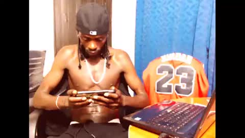 Snapshot of phillipp_hott chatting on 01-28-25, 07:32 2 pac shakur online show from 01-28-25, 07:32