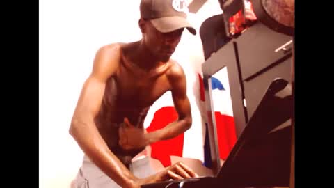 Snapshot of phillipp_hott chatting on 09-16-25, 04:19 2 pac shakur online show from 09-16-25, 04:19